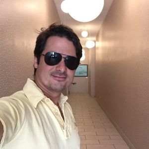 Meet your Posher, Carlos